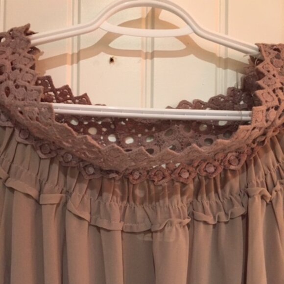 Top with crochet neckline - Picture 2 of 3